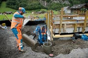 Die Bauarbeiter sind bereits fleissig am Werk: Hier entsteht das neue Verwaltungsgebäude der Lungern-Turren-Bahn mit Wohnungen. (Bild: Corinne Glanzmann / Neue OZ)