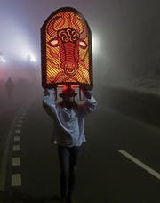 Die Yffälä sind wahre Kunstwerke und lassen den Umzug mit den rund 400 Tryychlern mystisch aussehen. (Bild: Christoph Näpflin (Seelisberg, 30. Dezember 2016))