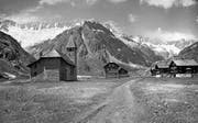 Das einstige Dorf in der Göscheneralp auf 1715 Meter über Meer musste in den Fünfzigerjahren dem Stausee weichen. Die Bewohner verloren ihre vertraute Heimat. (Bild: PD (Göscheneralp, vor 1955))