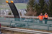 Auch die Signalisation ist massiv beschädigt. (Bild: Geri Holdener, Bote der Urschweiz)