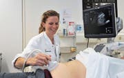Cornelia Simmen macht die Arbeit im Kantonsspital Uri grossen Spass. (Bild: Urs Hanhart (Altdorf, 19. September 2017))