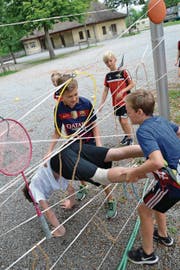 Mit Teamwork durch das Labyrinth: Beim BSV Stans meistert man zusammen jede Herausforderung. (Bild: Elisabeth Portmann (Lenzburg, 25. Juli 2017))