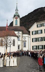 Bei der Einweihung des neuen Kirchplatzes gestern Morgen waren viele Besucher dabei. (Bild: Remo Infanger (Altdorf, 12. November 2017))