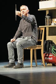 Kabarettist Simon Enzler zog auf der Stans-lacht-Bühne alle Register seiner Kunst. (Bild: Romano Cuonz (Stans, 16. September 2017))