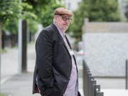 Der grösste Betrugsfall in der jüngeren Schweizer Geschichte mit einem Gesamtschaden 800 Millionen Franken: Das Bundesstrafgericht in Bellinzona verurteilte den Angeklagten Dieter Behring (im Bild) zu einer Freiheitsstrafe von fünfeinhalb Jahren. (Archiv) (Bild: Keystone/KEYSTONE/TI-PRESS/PABLO GIANINAZZI)