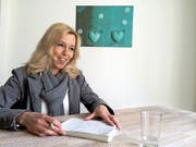 Oft die Einzige im Raum, die einen kühlen Kopf bewahrt: Trennungsberaterin Yve Köchli in ihrem Zuger Büro. (Bild Pascal Imbach)