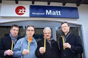 Im Dezember 2013 haben ein paar Hergiswiler den Bahnhof Matt symbolisch beerdigt. Nun lebt er wieder auf. (Bild: Archiv Kurt Liembd / Neue NZ)