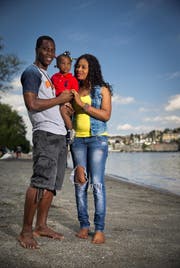 Thierry Doubai mit Frau Aicha und Töchterchen Ashley. (Bild Philipp Schmidli)