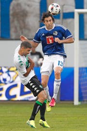 Gregoire Defrel (links) von Sassuolo Calcio muss die Lufthoheit von Tomislav Puljic anerkennen. (Bild: EQ/Marc Schumacher)