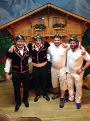 Christian Schuler (links) hatte in Ripon sichtlich Spass. (Bild: Schwingklub Flüelen)