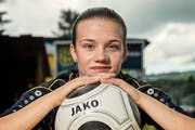 Laura Schicker kann sich ein Leben ohne den Fussball nicht vorstellen. (Bild Christian H. Hildebrand)