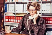 Lilian Uchtenhagen, SP-Politkerin, Nationalraetin und Bundesratskandidatin, aufgenommen im November 1983 an ihrem Arbeitstisch. (Bild: KEYSTONE/Euler)