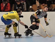 Uris Youngster Adrian Briker (am Ball) schoss gegen Uttigen zwei Tore. (Bild: Urs Hanhart (Schattdorf, 24. März 2018))