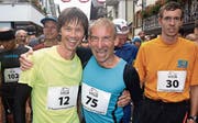 Der Einheimische Egon Auchli (links), Kurt Moser (Mitte) aus Dintikon AG, der alle Austragungen bestritt, und der Drittplatzierte Thomas Schilter aus Rothenthurm. (Bild: Kurt Liembd (Engelberg, 6. August 2017))