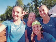 Feiern den glanzvollen Kantersieg gegen Stade Lausanne: das Surseer Quartett Leonie Küng, Corina Christener, Karin Hechenberger und Kristina Milenkovic (von links). (Bild: PD (Lausanne, 30. April 2017))