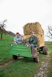 Drei Generationen der Familie Bircher auf dem Schilter senior: Dominik, Urban und Sepp Bircher (von links). (Bild: Corinne Glanzmann (Obbürgen, 21. März 2017))