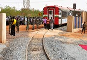 Ein ehemaliger Zentralbahn-Zug verbindet die Hauptstädte von Niger und Benin. (Bild: AFP/Boureima Hama)