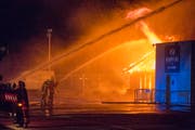 Brand in einem Industriegebäude in Collombey. (Bild: Keystone)