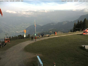 Kurz nach dem Unfall landet ein Rega-Heli auf der Scheidegg. (Bild: Webcam Rigi Scheidegg)