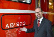 Der Steuerwagen rollt langsam aus dem Depot. (Bilder Romano Cuonz)
