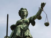 Die Mehrheit der Bevölkerung würde mildere Strafen aussprechen als die Justiz - ausser im Falle von Vergewaltigungen. (Symbolbild) (Bild: KEYSTONE/AP/REINHOLD HUEGERICH)