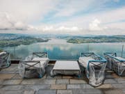 Aussicht von der Terrasse des 1904 erbauten Palace Hotel: Ab Sommer sollen die Gäste kommen. (Bild: Dominik Wunderli (Bürgenstock, 5. Mai 2017))
