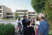 Anwohner kritisieren die geplante Antenne auf der Liegenschaft Waldheimstrasse 6 (Haus ganz links). (Bild: Maria Schmid (Zug, 30. August 2017))