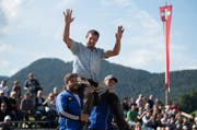 Marcel Mathis, hier nach dem Sieg am Allweg - Schwinget in Ennetmoos, wird am Samstag auch am Rangschwinget in Engelberg teilnehmen. (Bild: Corinne Glanzmann (Ennetmoos, 3. September 2017))