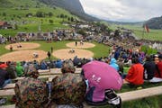 Allweg-Schwinget 2015: Kurz vor der Mittagspause hält der Regen Einzug. (Bild: Robert Hess / Neue OZ)