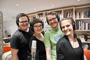 Geschrieben und produziert haben das Hörspiel Lukas Meili, Myriam Planzer, Florian Arnold und Julia Zgraggen (von links). (Bild: PD (Altdorf, Juni 2016))