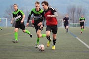 Geht es nach der Regierung, soll in Uri vermehrt auf Kunstrasen gespielt werden – wie hier im Spiel FC Schattdorf gegen den ESC Erstfeld. (Archivbild Urs Hanhart)