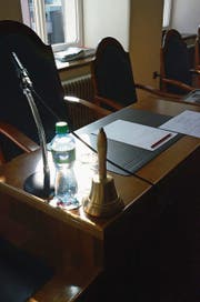 Präsidentenpult im Obwaldner Kantonsratssaal. (Bild: Markus von Rotz)
