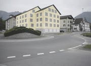 So wird das neue Mehrfamilienhaus beim Kreisel eingangs Dorf aussehen.Visualisierung: PD