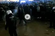 Der Einsatz der Kölner Polizei in der Silvesternacht vor dem Hauptbahnhof. (Bild: Screenshot Youtube WDR)