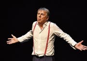 «Der Körper erzählt eine Geschichte»: Massimo Rocchi auf der Bühne. (Bilder: Gerry Ebner und Mike Kessler/profifoto.ch)