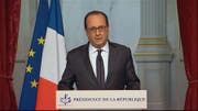 Francois Hollande während seiner Ansprache in der Nacht auf Samstag. (Bild: Keystone/French Television Pool)