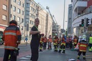 Nach dem Grossbrand vom Dienstagabend (Bild) stand die Feuerwehr am Mittwochmorgen erneut im Einsatz. (Bild: Keystone / Marcel Bieri)