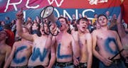 Die Fans der Willisau Lions feuern ihre Kämpfer enthusiastisch an. (Bild: Michel Canonica (Widnau, 16. Dezember 2017))