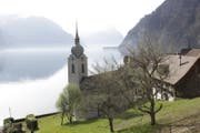 Blick auf die Gemeinde Bauen mit der Kirche, die bei Hochzeiten beliebt ist. (Bild: Florian Arnold)