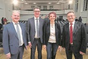 Sie sind die neuen Kandidaten für den Nidwaldner Regierungsrat (von links): Joe Christen (FDP, Stans), Niklaus Reinhard (FDP, Hergiswil), Michèle Blöchliger (SVP, Hergiswil) und Conrad Wagner (Grüne, Stans). (Bild: Urs Flüeler/Keystone (Stans, 19. Februar 2018))