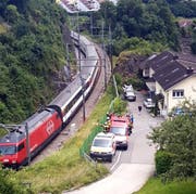 Polizei und Feuerwehr vor Ort. (Bild: Leserbild Saskia Hentschel)