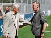 Friedel Rausch (links) mit Ottmar Hitzfeld, dem damaligen Schweizer Nationaltrainer. (Bild: Steffen Schmidt/Keystone (Basel, 5. September 2009))