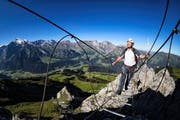 Josef Hess am Klettersteig Zittergrat in Engelberg für die Wanderserie unserer Zeitung. Bild: Philipp Schmidli (Engelberg, 7. August 2016)
