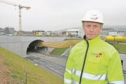 Oberbauleiter Kurt Waber vor dem Nordportal der Südumfahrung Küssnacht. (Bild: Edith Meyer (6. Dezember 2017))