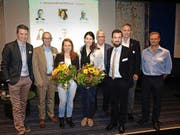 Talkgäste am Sportforum: Paddy Kälin, Beat Hensler, Nina Christen, Dominique Gisin, Hansruedi Müller, Philipp Hartmann und Roger Schnegg (von links). Bild: Kurt Liembd (Emmetten, 1. Oktober 2016)