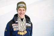 1, 2, 3, 4, 5 – zum Überprüfen: Marco Odermatt hatte in Davos das Abonnement auf die Goldmedaillen. (Bild: Manuel Lopez/Keystone (Davos, 6. Februar 2018))