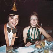 Georges Burch mit Gattin Nettly am internen Ball der MaBaSa 1973. (Bild: Archvil Lälli-Zunft)