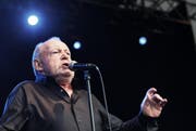 Joe Cocker bei einem Konzert auf dem Markplatz in Sursee 2010. (Bild: Archiv Neue LZ / Manuela Jans)