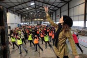 Die Eröffnungszeremonie setzt auf Menschenmassen: 340 Personen sind involviert. (Bild Florian Arnold)