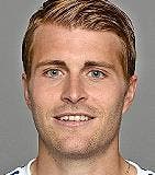 GC-Captain Kim Källström (am Boden) luchst dem FCL-Stürmer Marco Schneuwly den Ball ab. (Bild: Freshfocus/Steffen Schmidt)